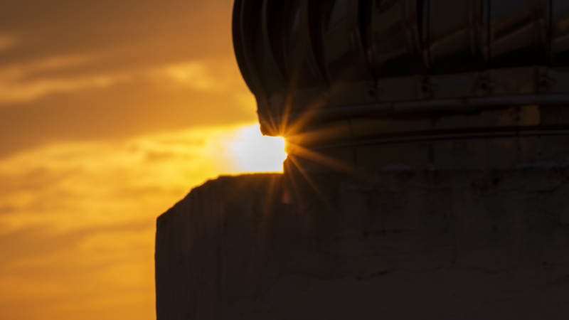 北京夕阳映穹顶图片