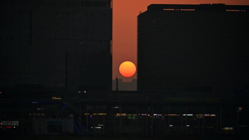 城市日落剪影图片