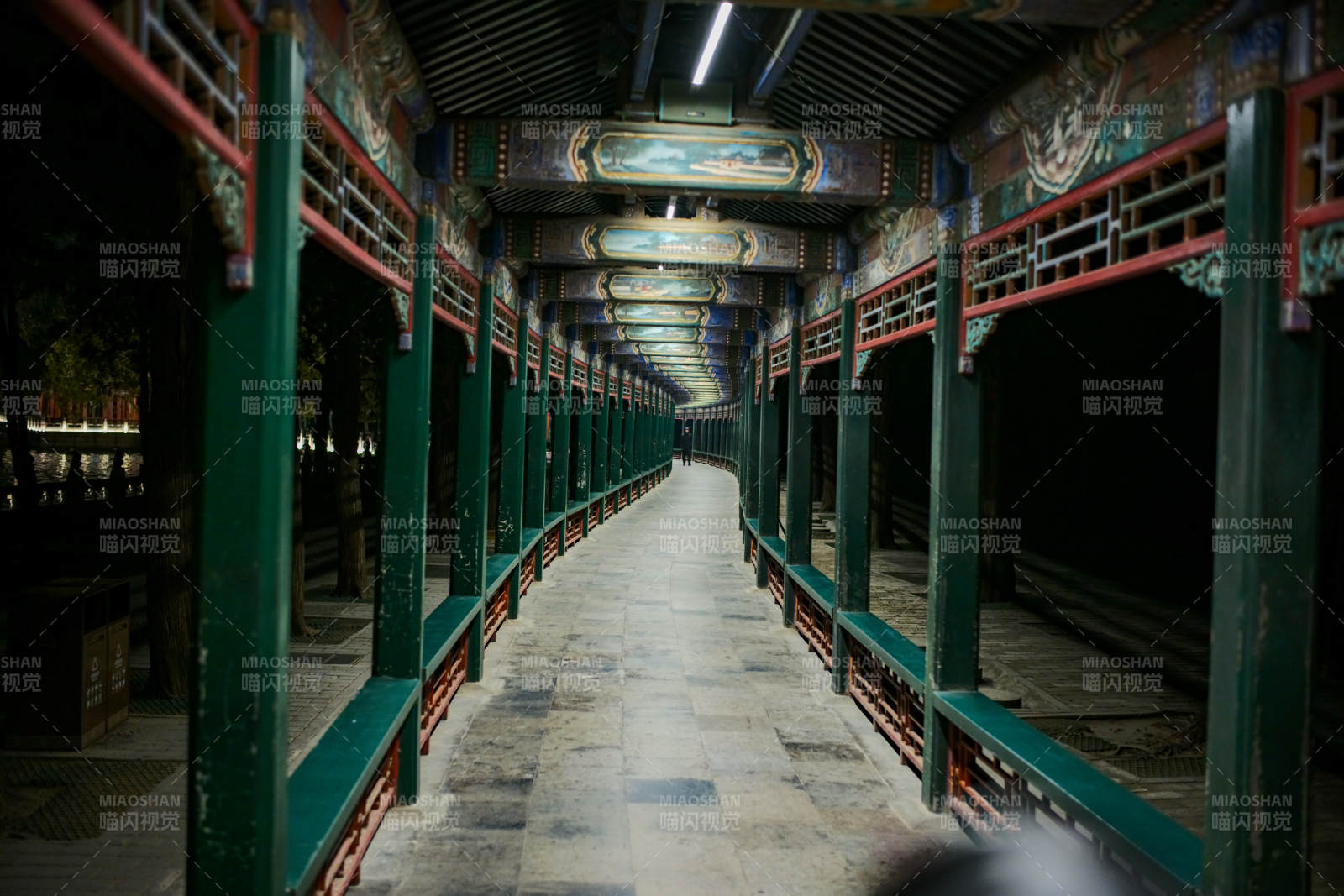 颐和园长廊幽深古韵浓图片