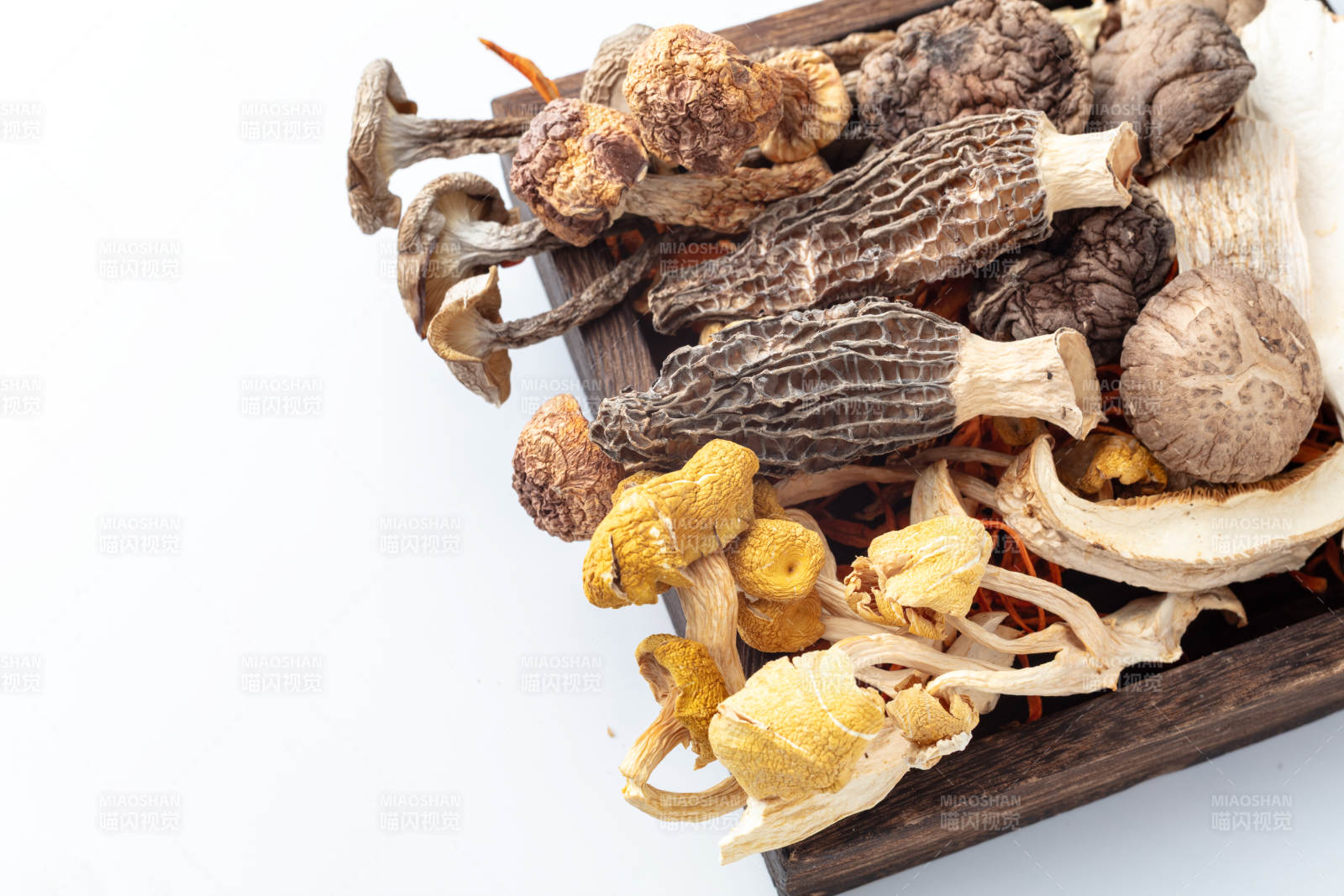 干菌菇拼盘图片