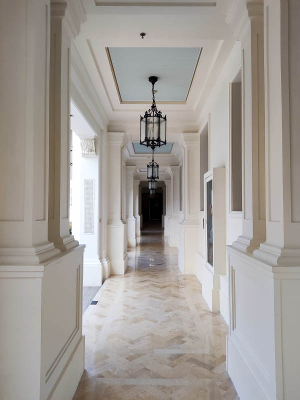 典雅长廊 光影交错图片