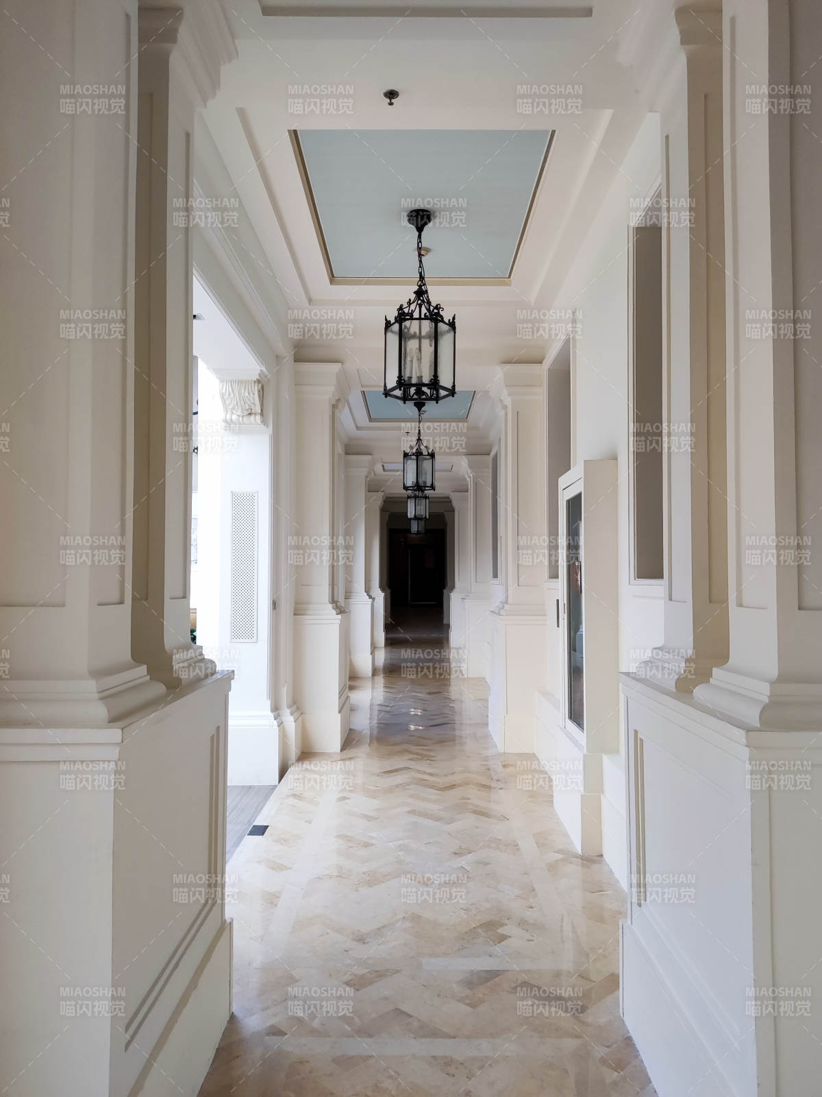 典雅长廊 光影交错图片