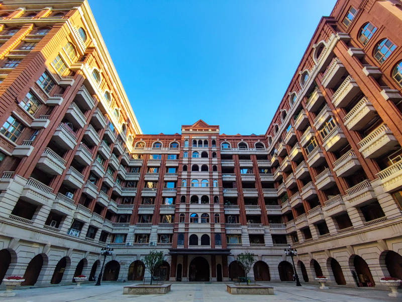 天津泰安道五大院红砖建筑庭院风光图片