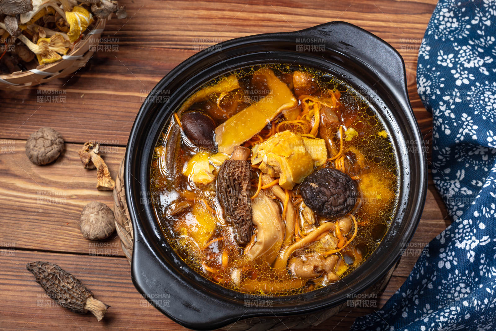 菌菇鸡汤图片