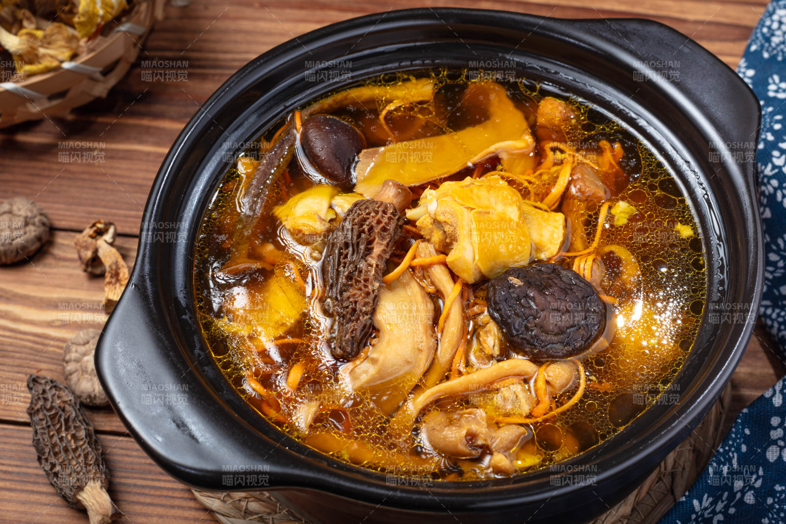 菌菇鸡汤图片