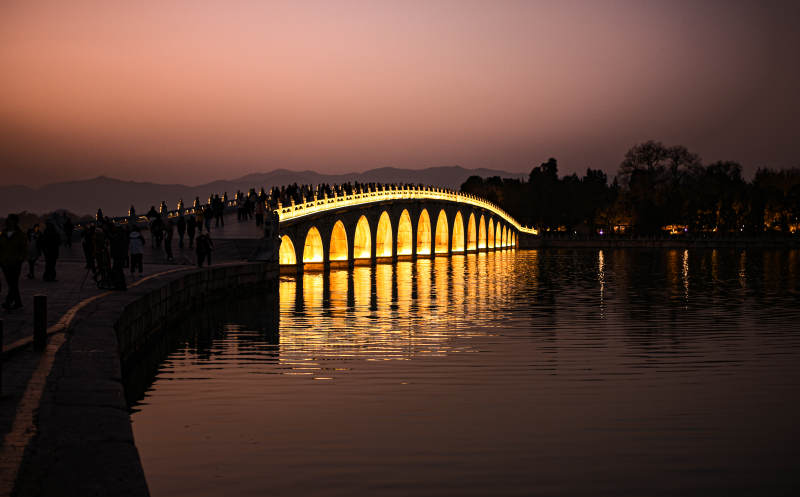 十七孔桥夜景图片