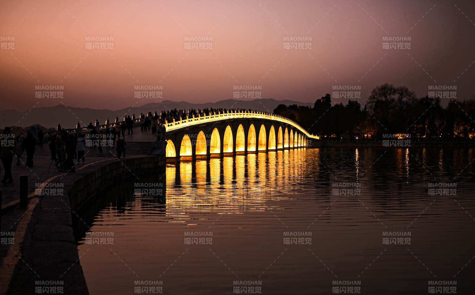 十七孔桥夜景图片