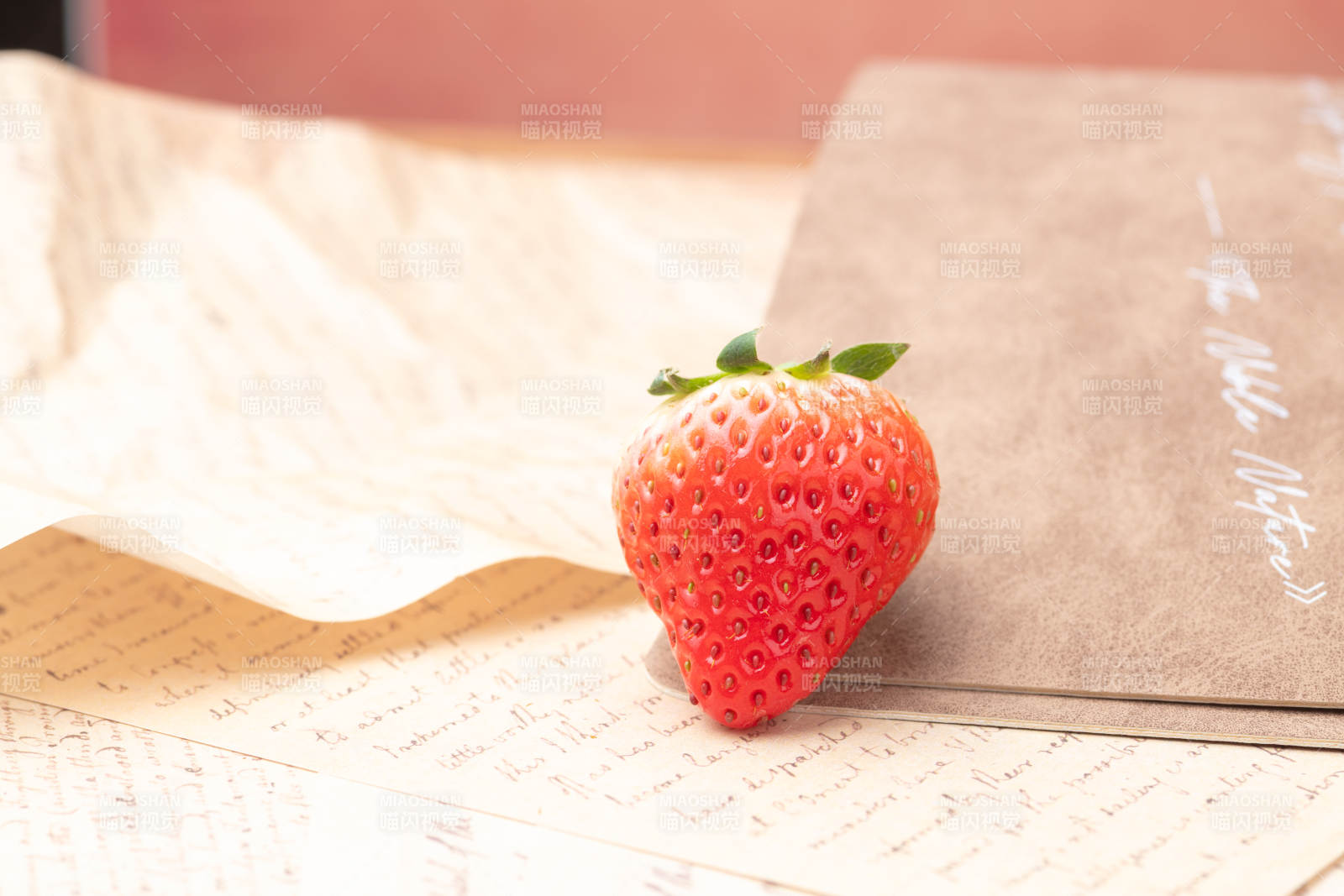 草莓静物图图片