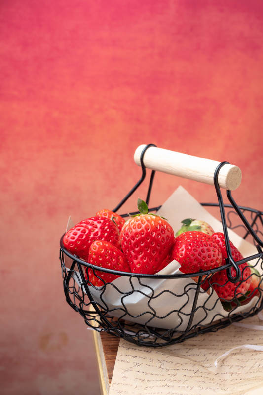 草莓篮子图片