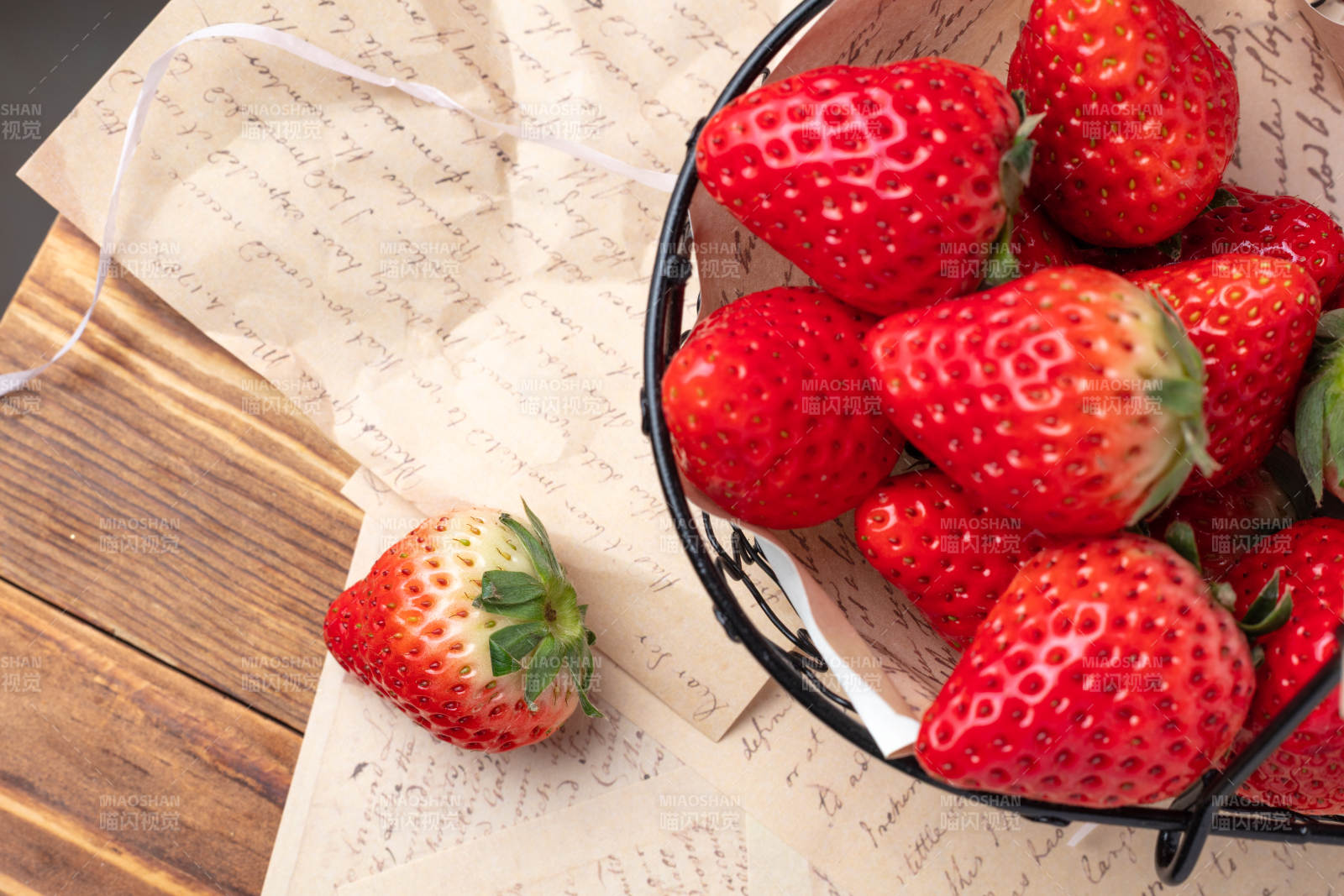 新鲜草莓静物图图片