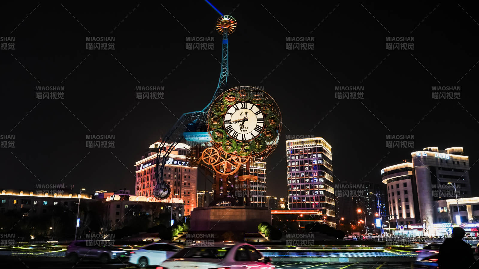 天津夜幕下的世纪钟图片