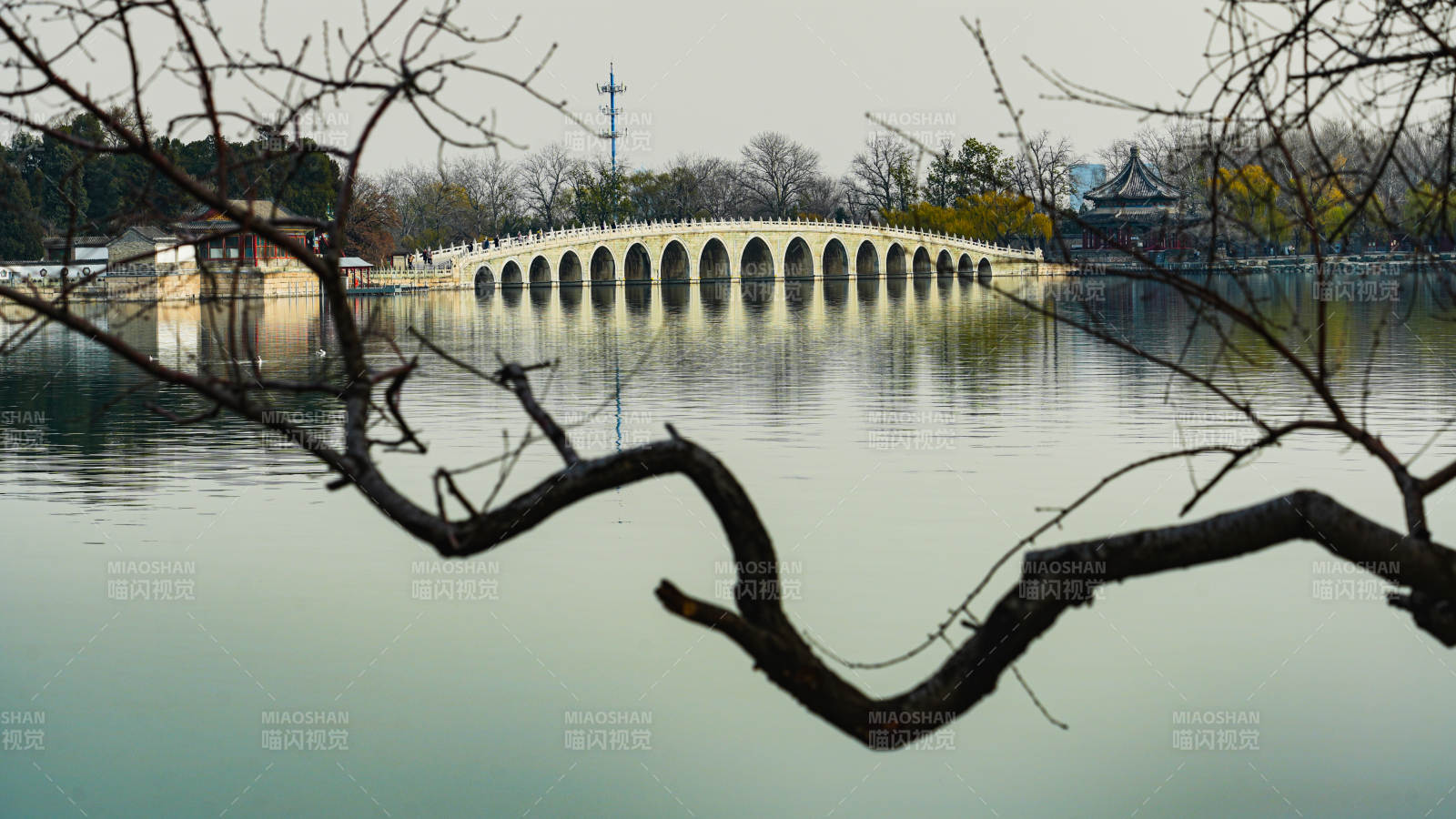 十七孔桥静谧湖景图片