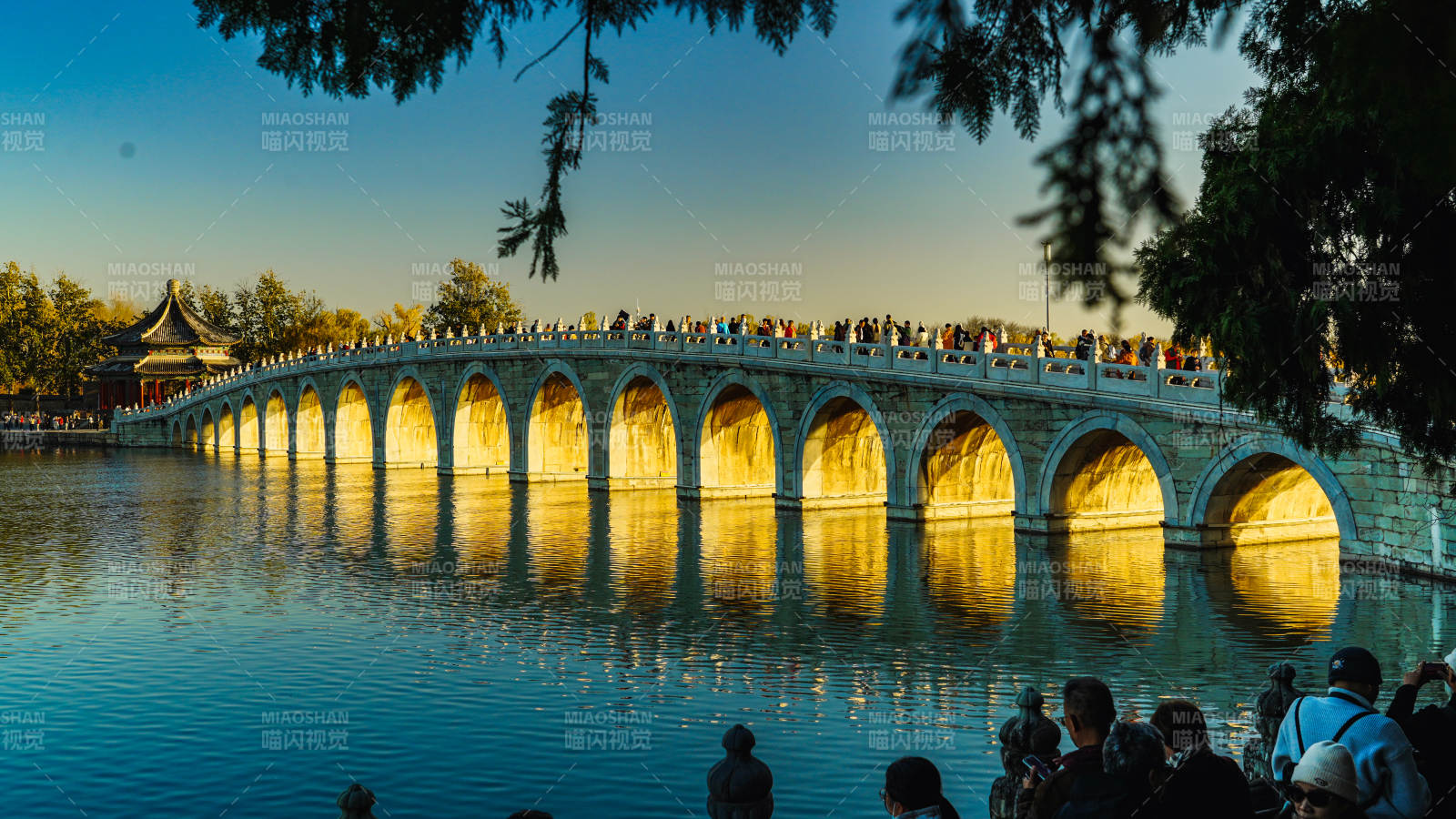 十七孔桥夜景图片