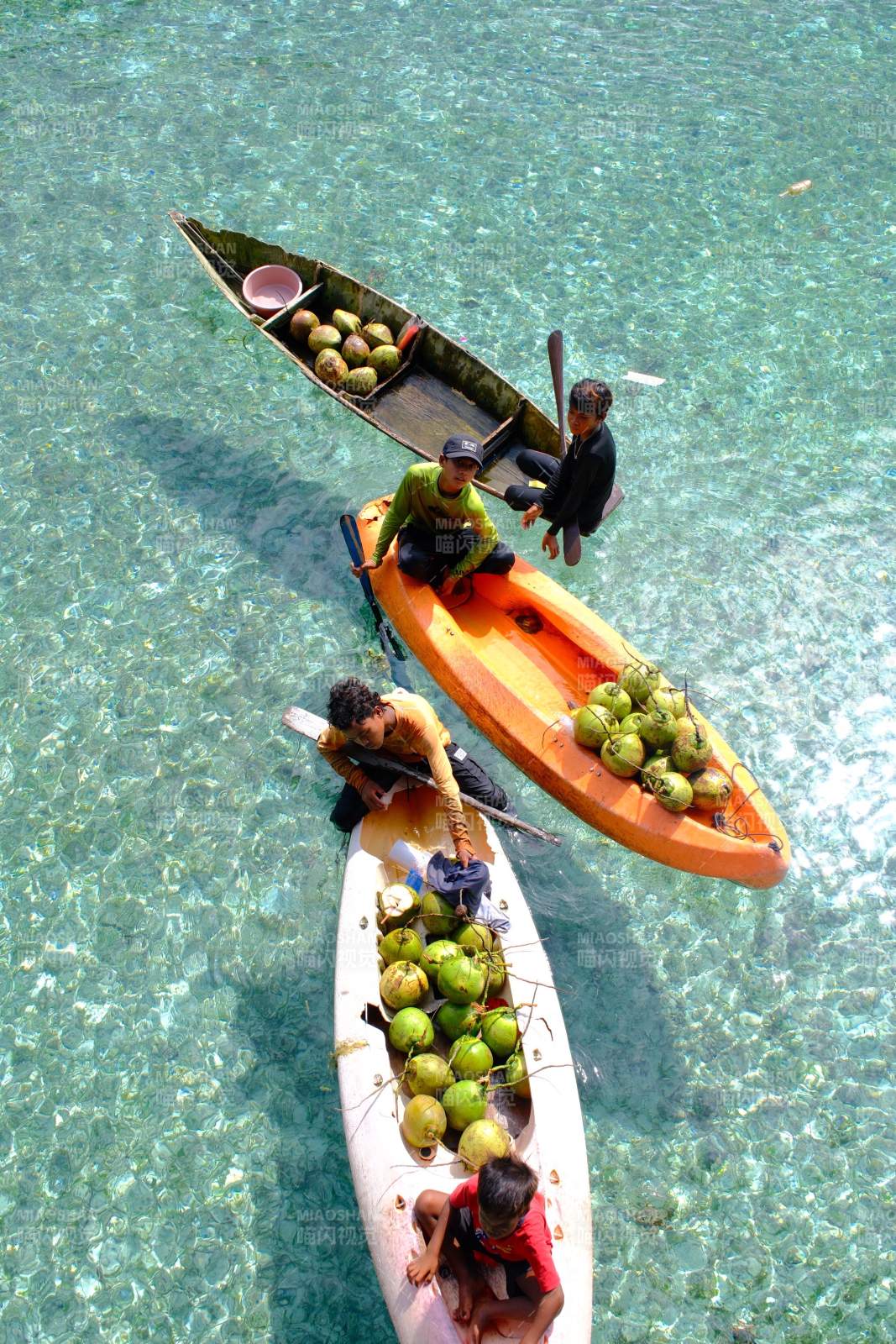 仙本那 马步岛巴瑶族少年图片