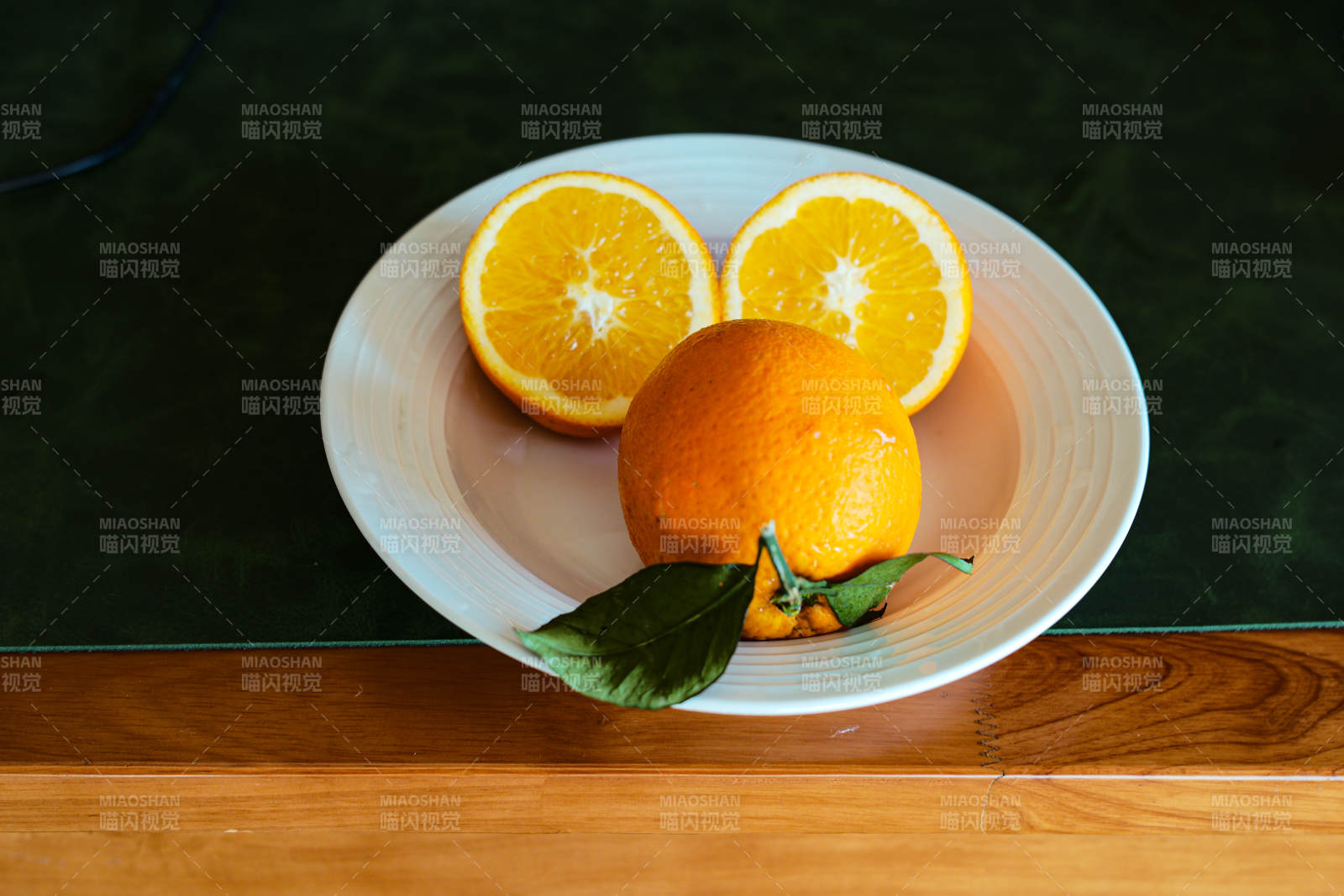 橙子切半摆盘图片