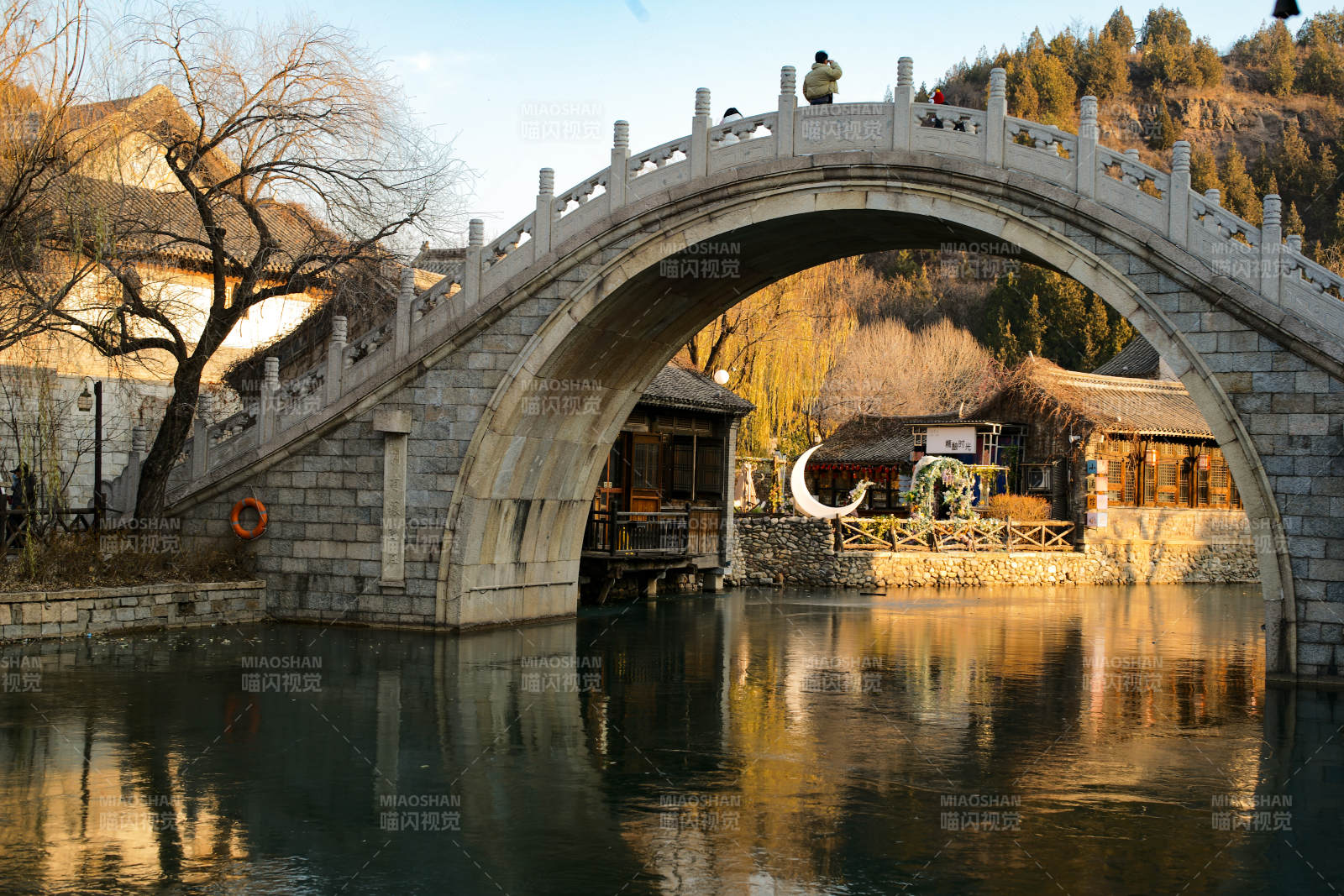 古北水镇古桥映水静谧景图片