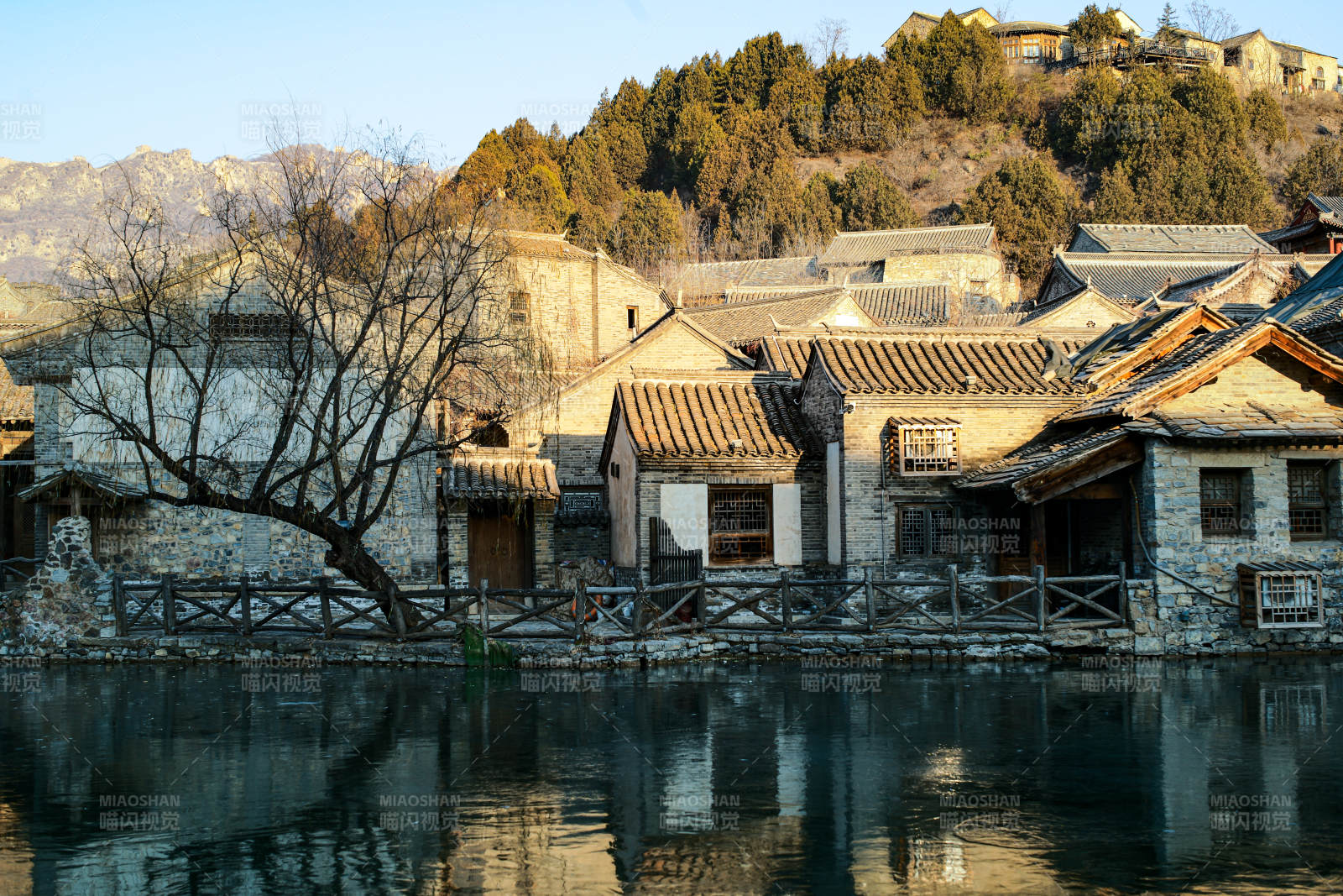 古北水镇古村水畔静谧景图片