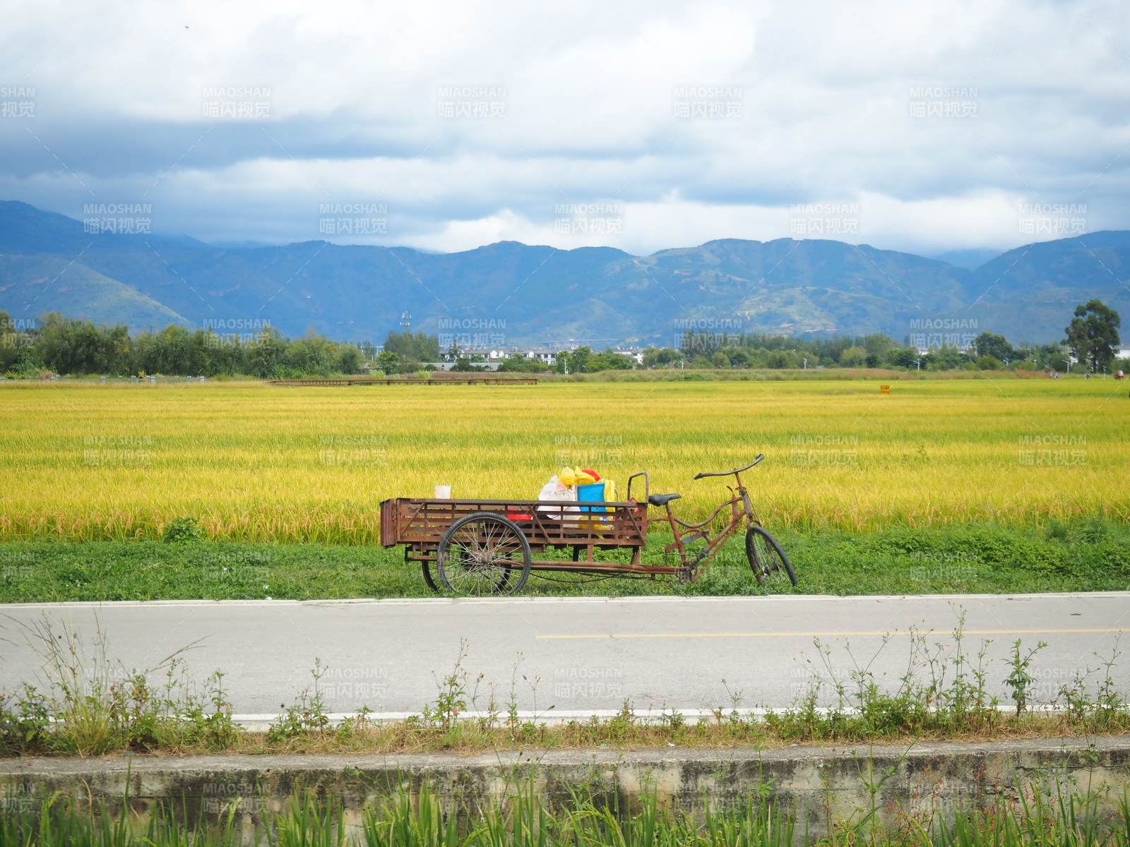 云南喜洲古镇田园风光图片