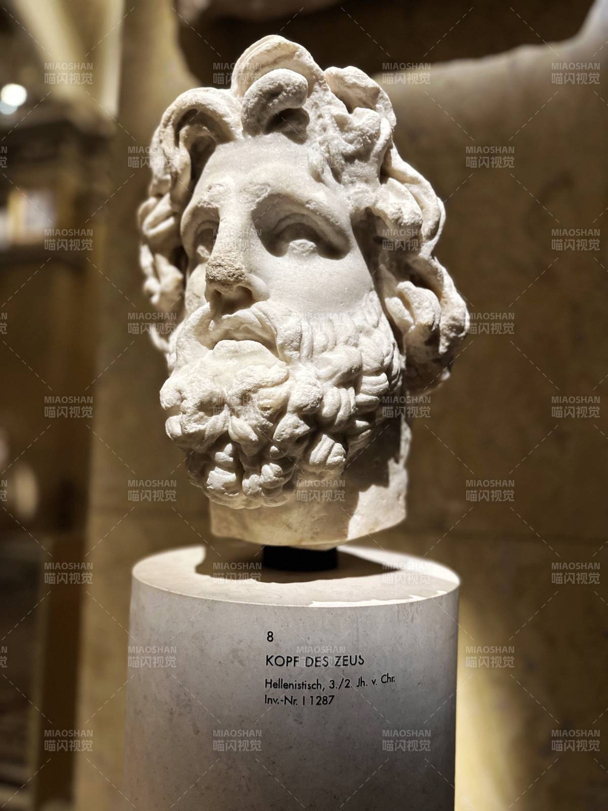 宙斯头像雕塑图片