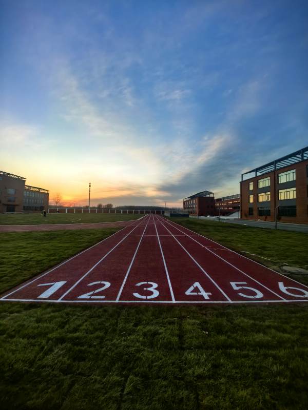 跑道晨曦图片