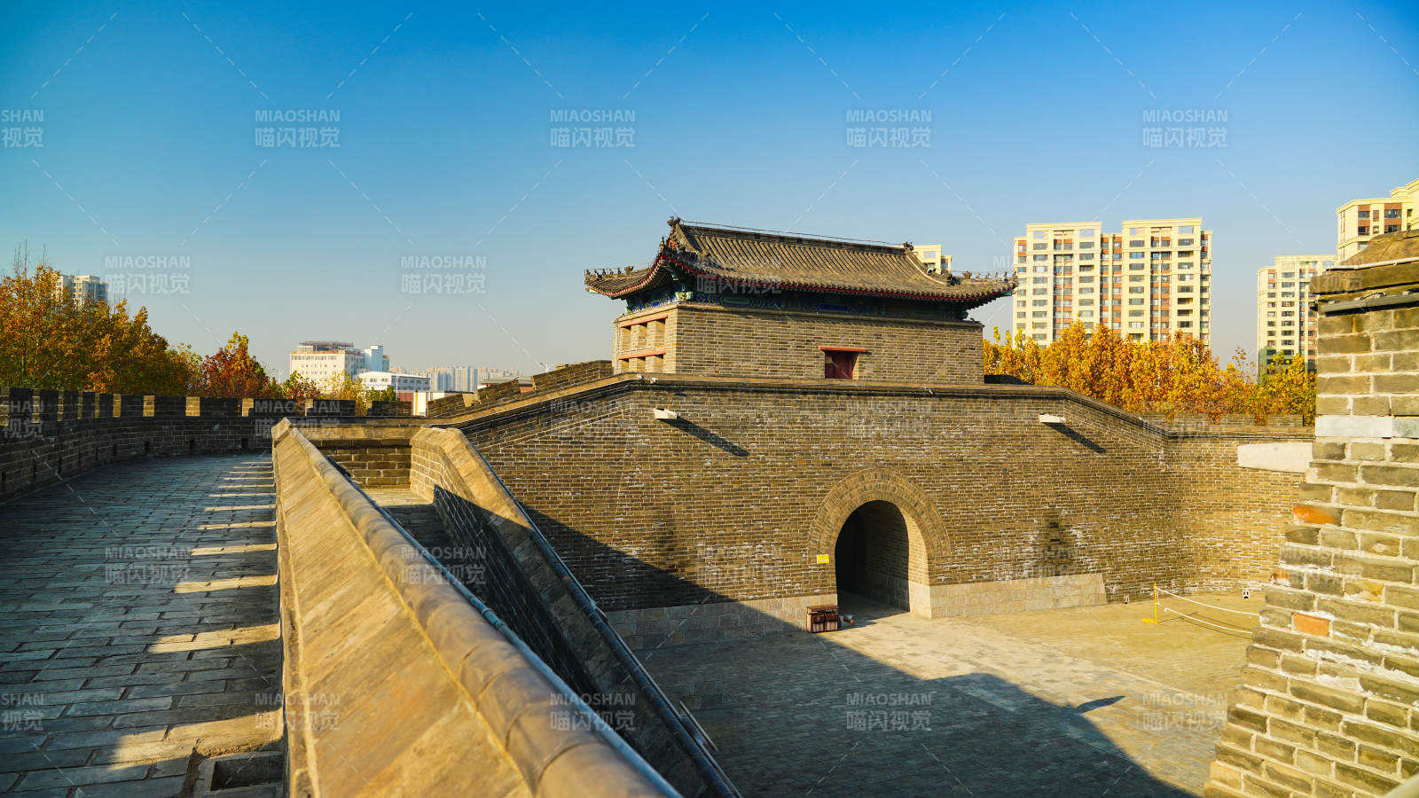 廊坊霸州津益关古墙秋景图片