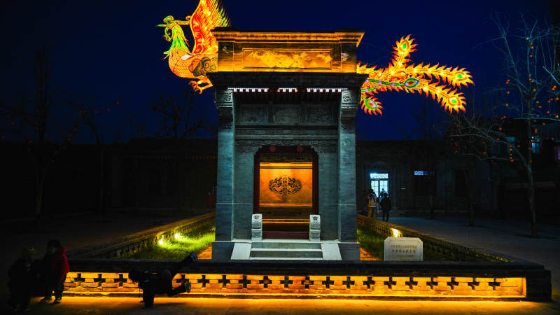 廊坊胜芳古镇夜灯映古门图片