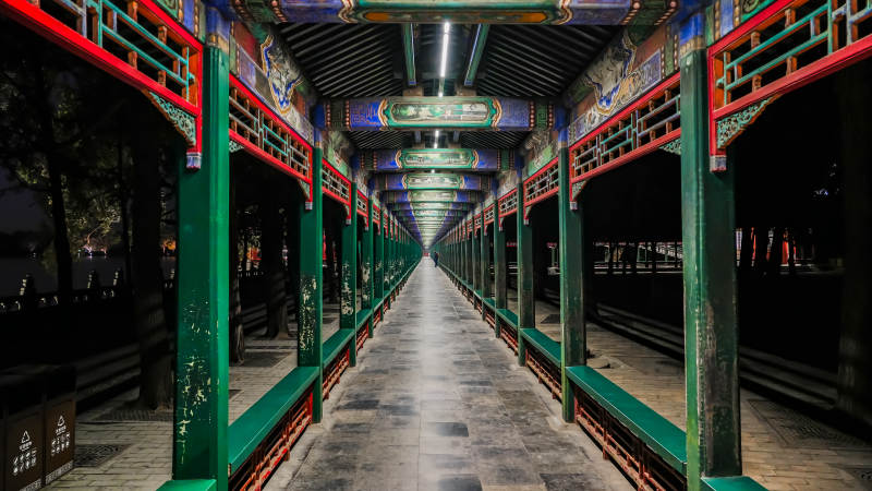 颐和园长廊夜色静谧图片