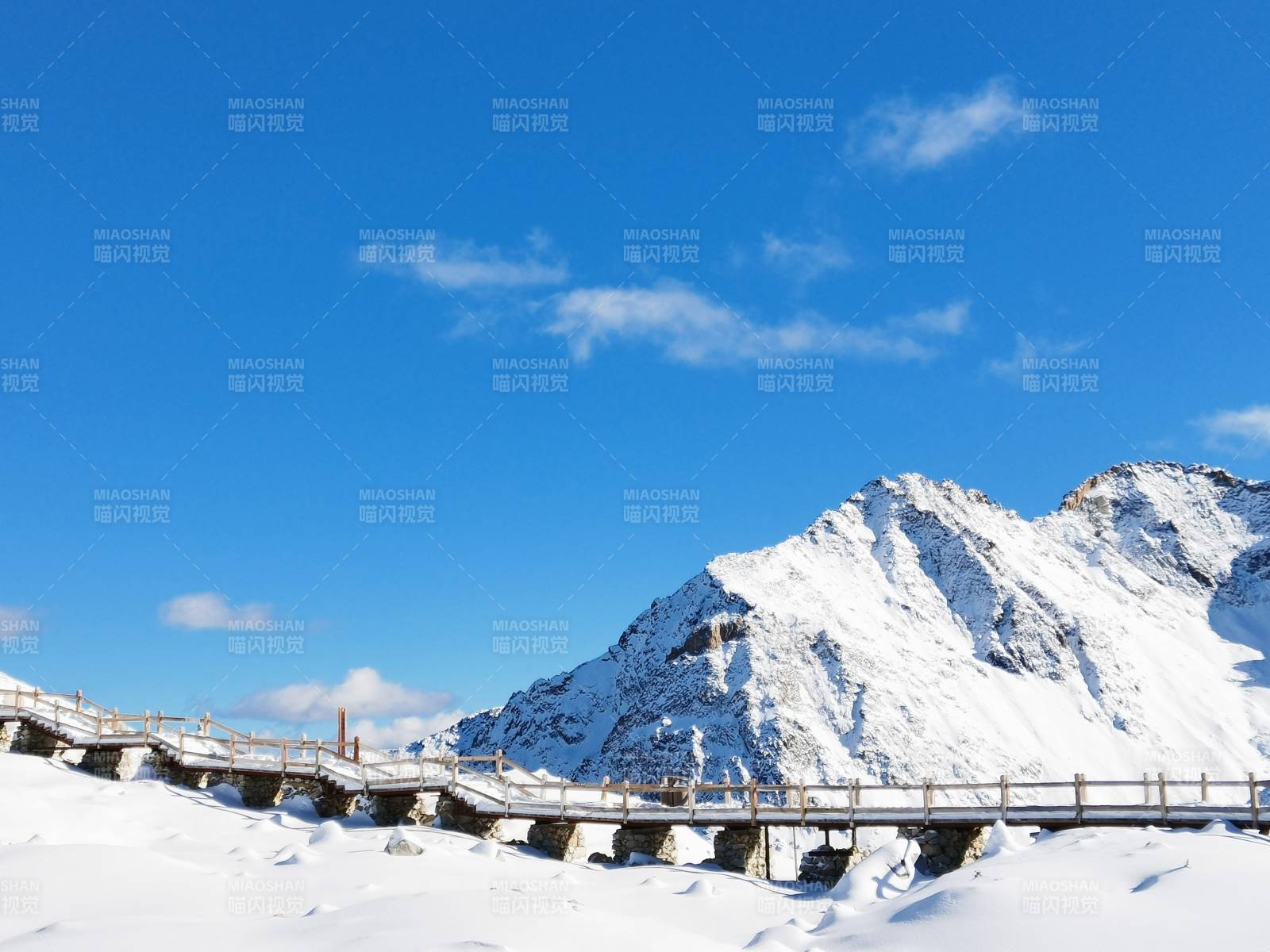 达古冰川栈道风光图片
