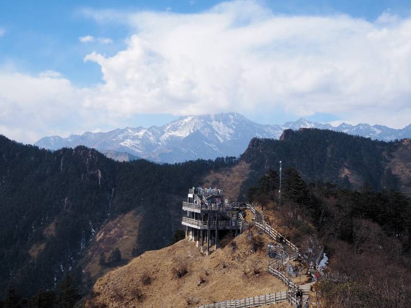 西岭雪山山巅观景台图片