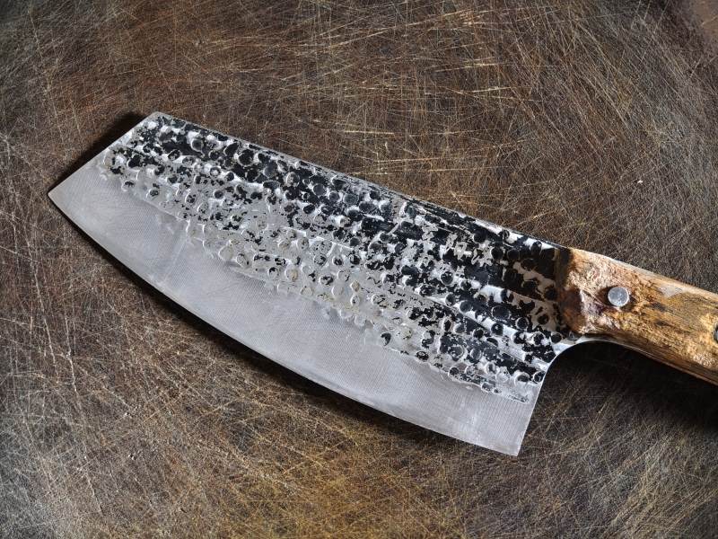 锤纹厨刀特写图片