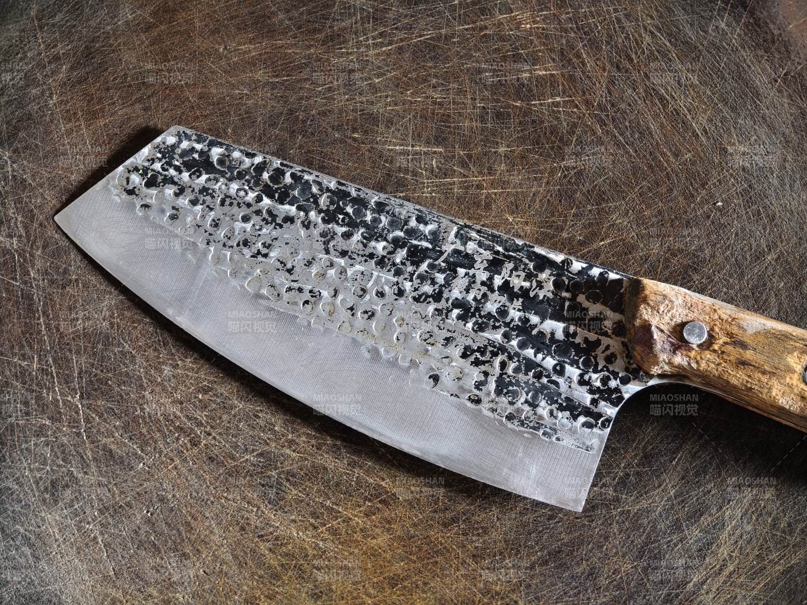 锤纹厨刀特写图片