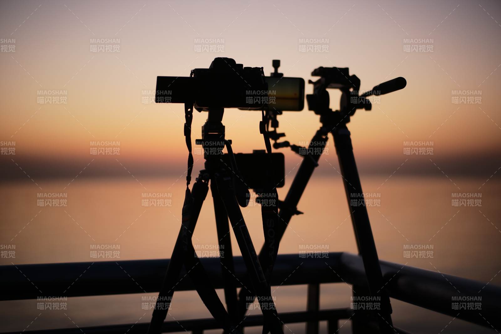 日落时的摄影剪影图片