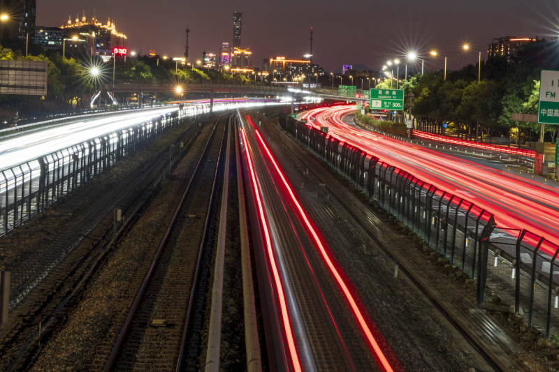 CBD 夜幕下的城市车流图片
