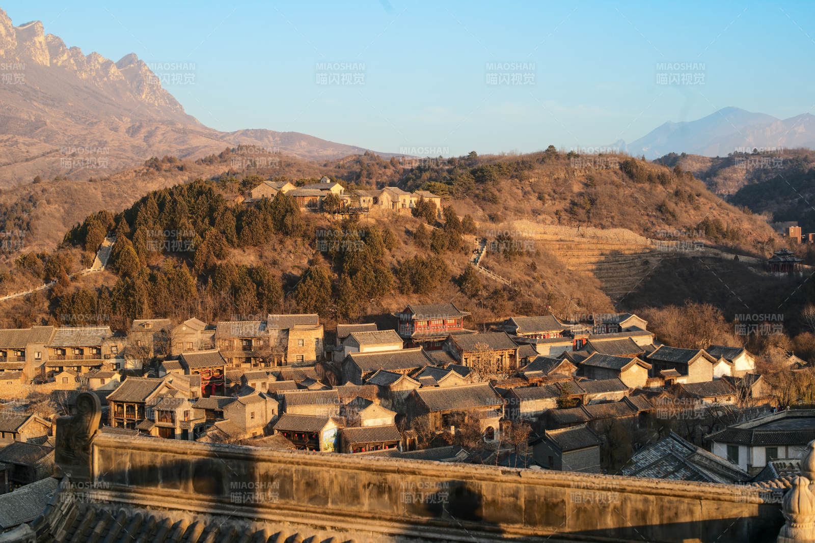 古北水镇 山间古村晨景图片
