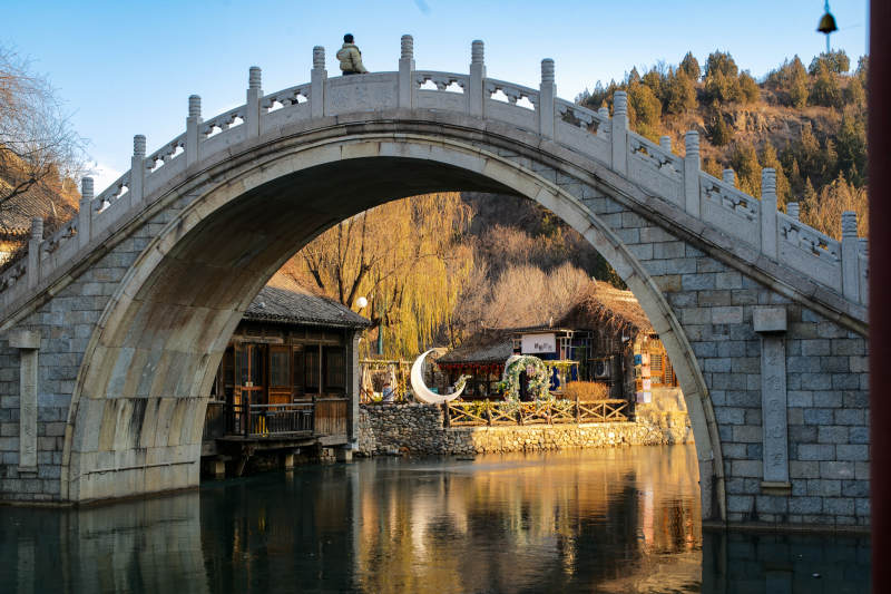 古北水镇 石桥映水 秋色宜人图片