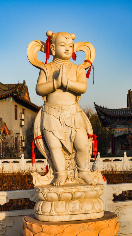 廊坊霸州大悲禅寺童子拜佛雕像图片