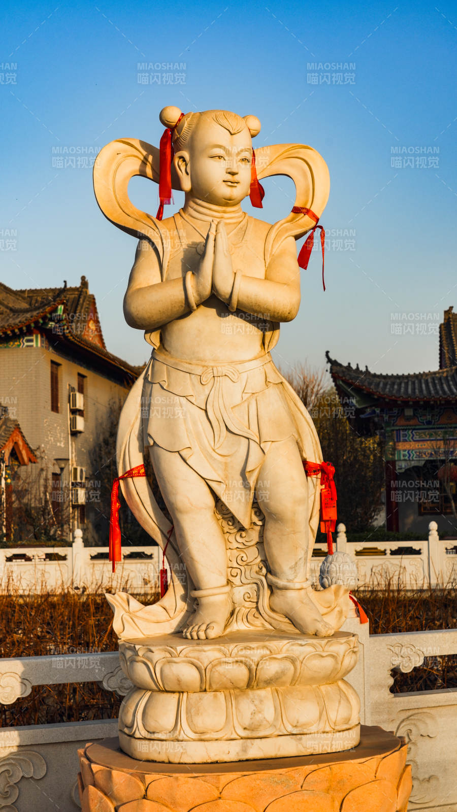 廊坊霸州大悲禅寺童子拜佛雕像图片