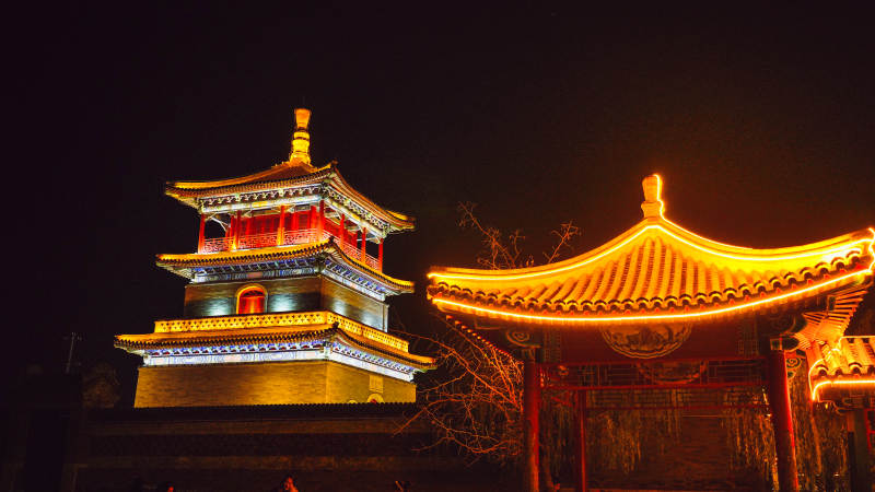 廊坊霸州胜芳古镇夜色中的古塔与庙宇图片