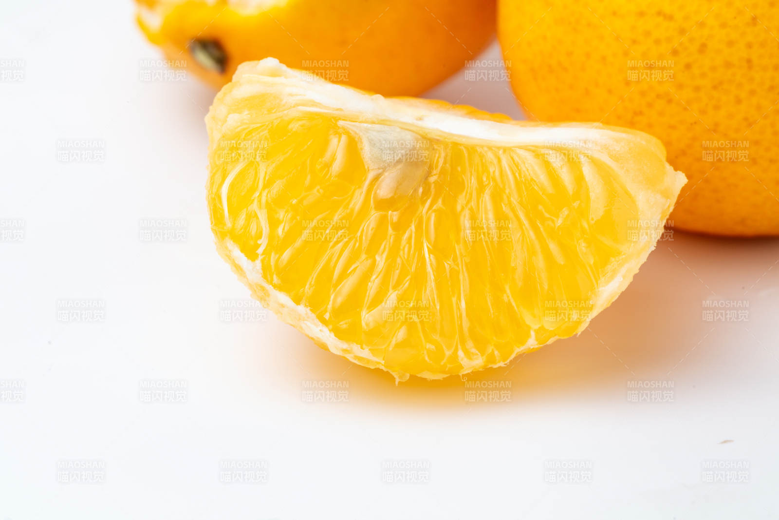 新鲜皇帝柑切片图片