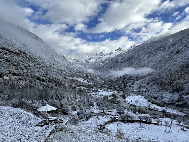 四姑娘山长平沟雪域山谷风光图片