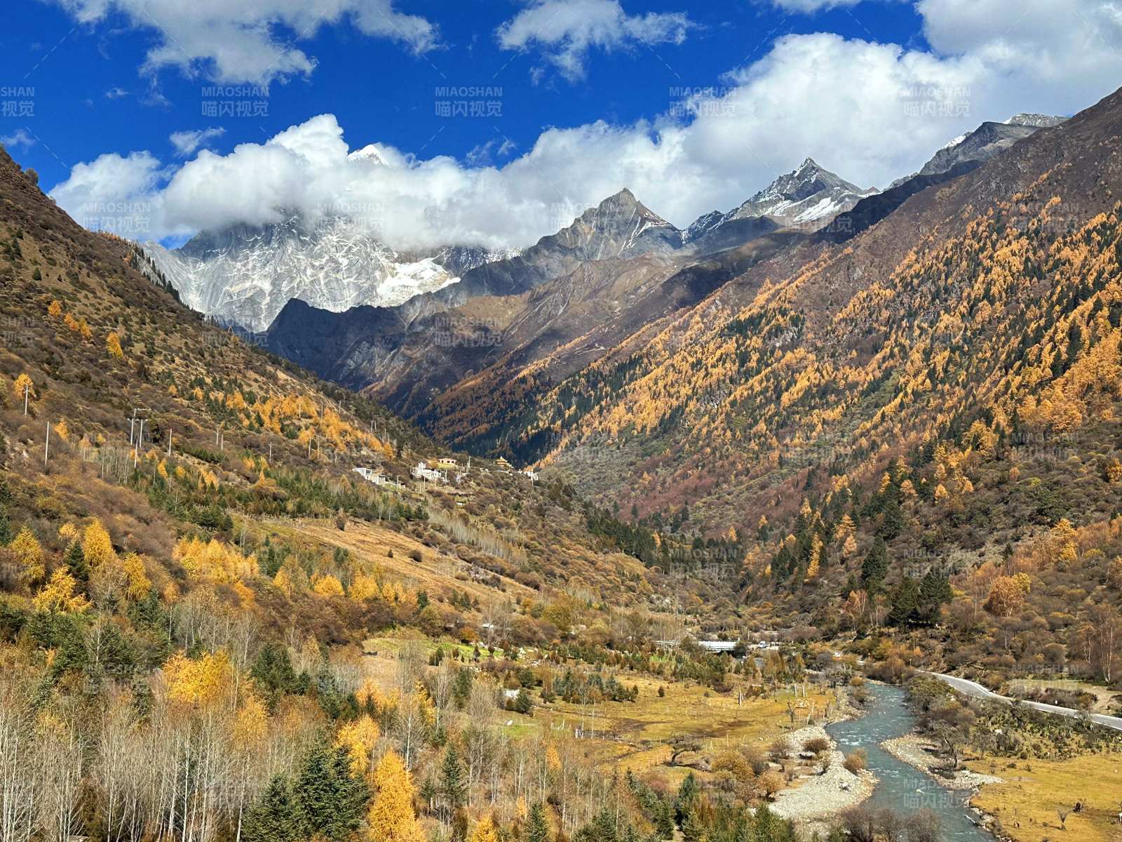 四姑娘山长平沟秋山峡谷风光图片