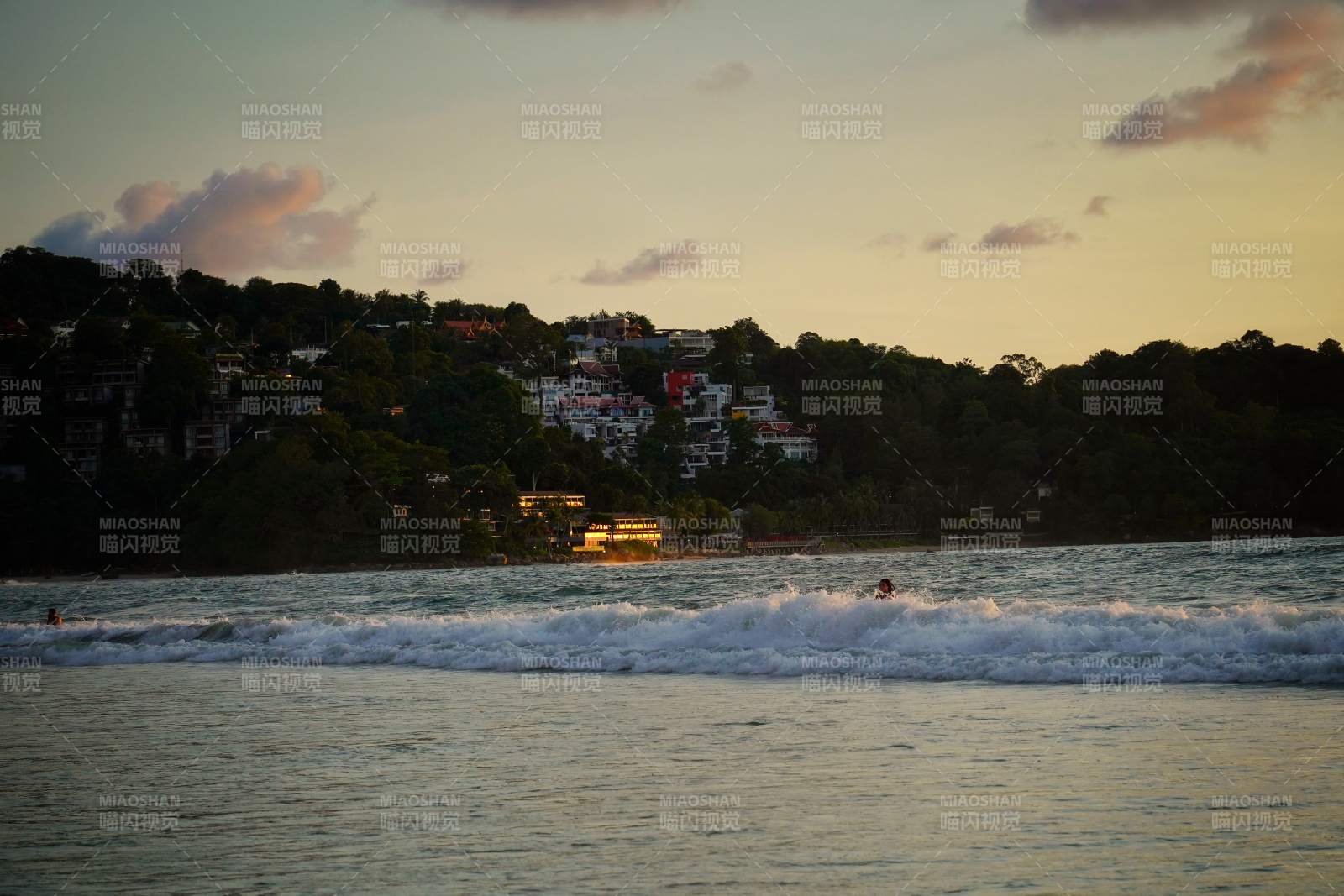 泰国芭东海边日落美景图片