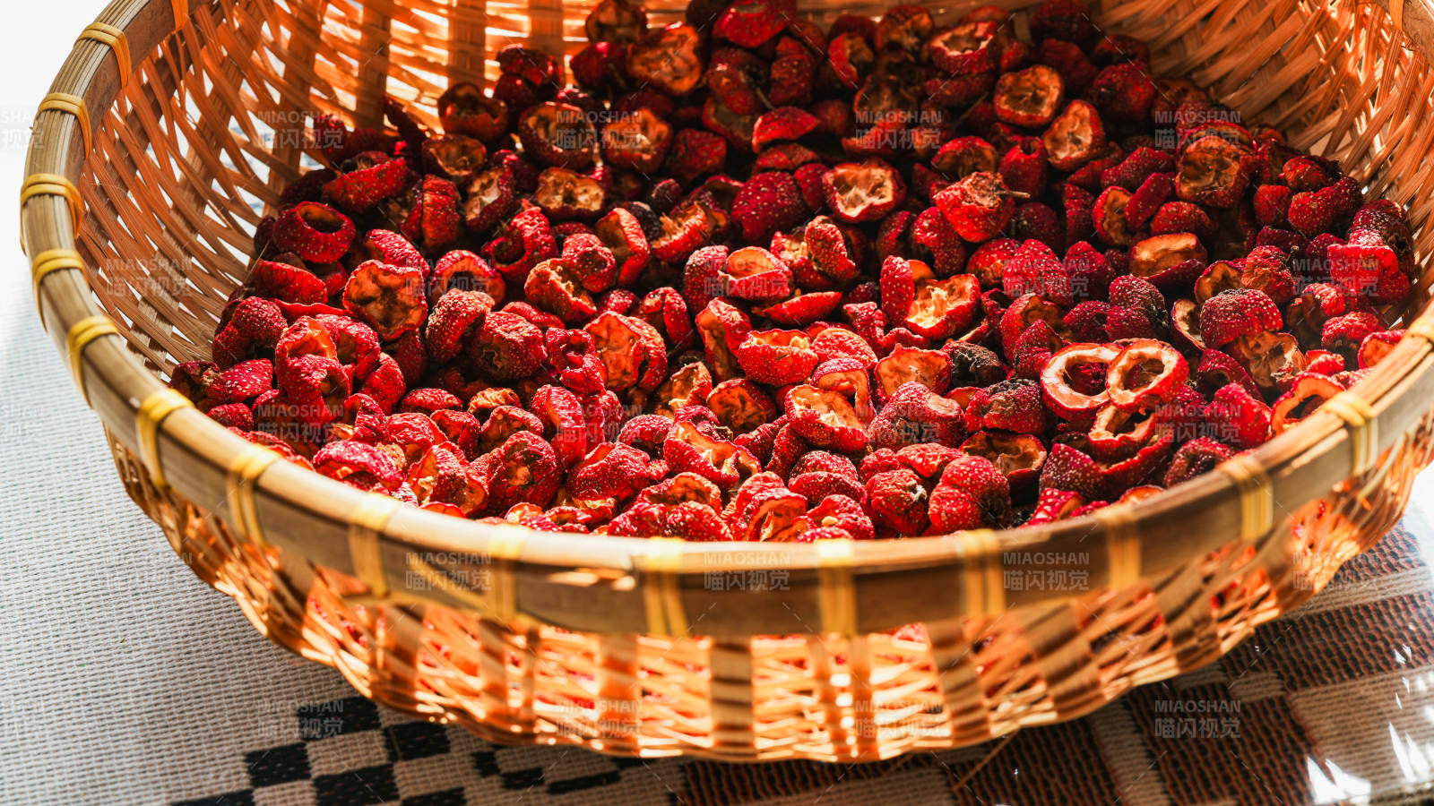 篮中山楂片图片