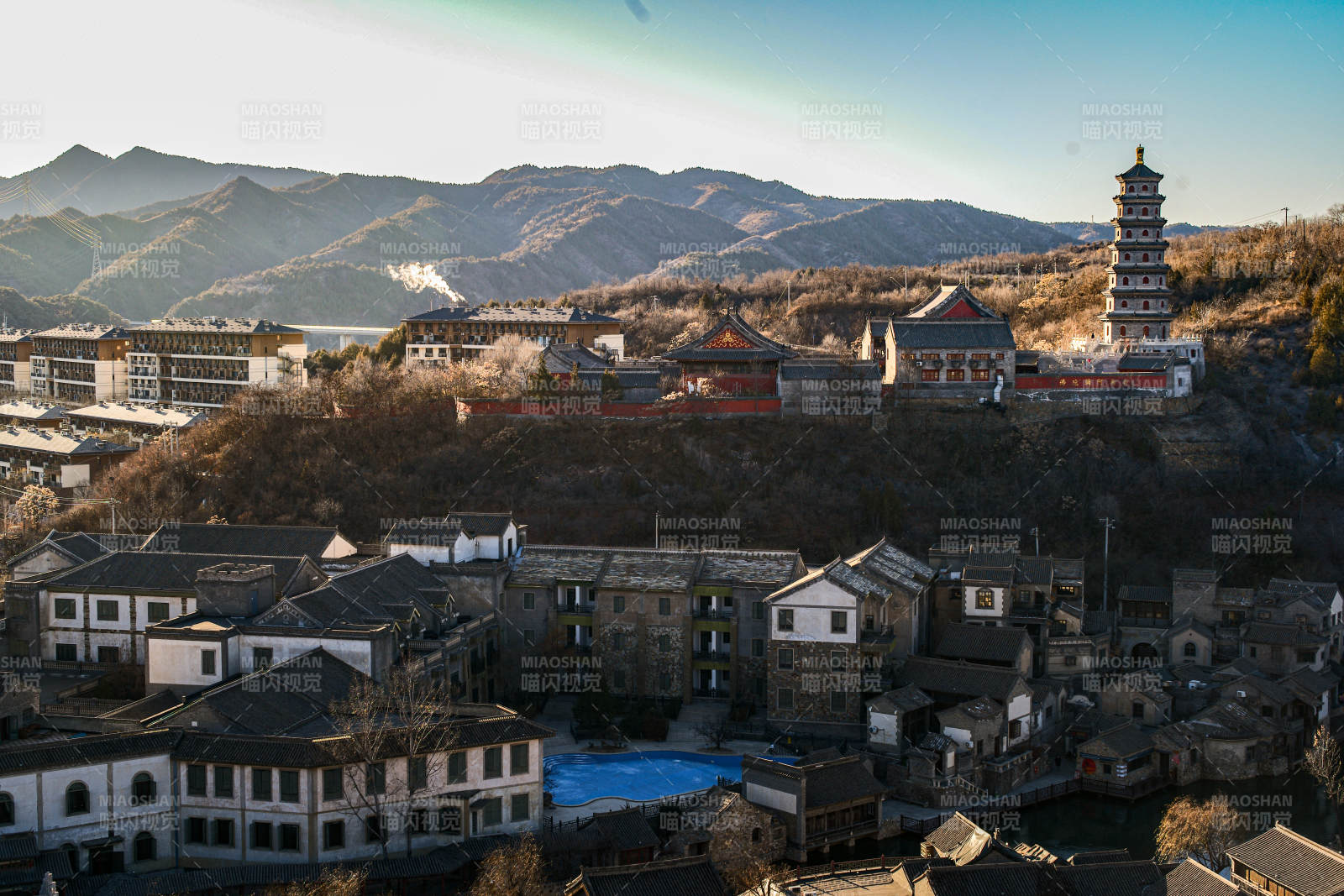 古北水镇 山间古塔小镇风光图片