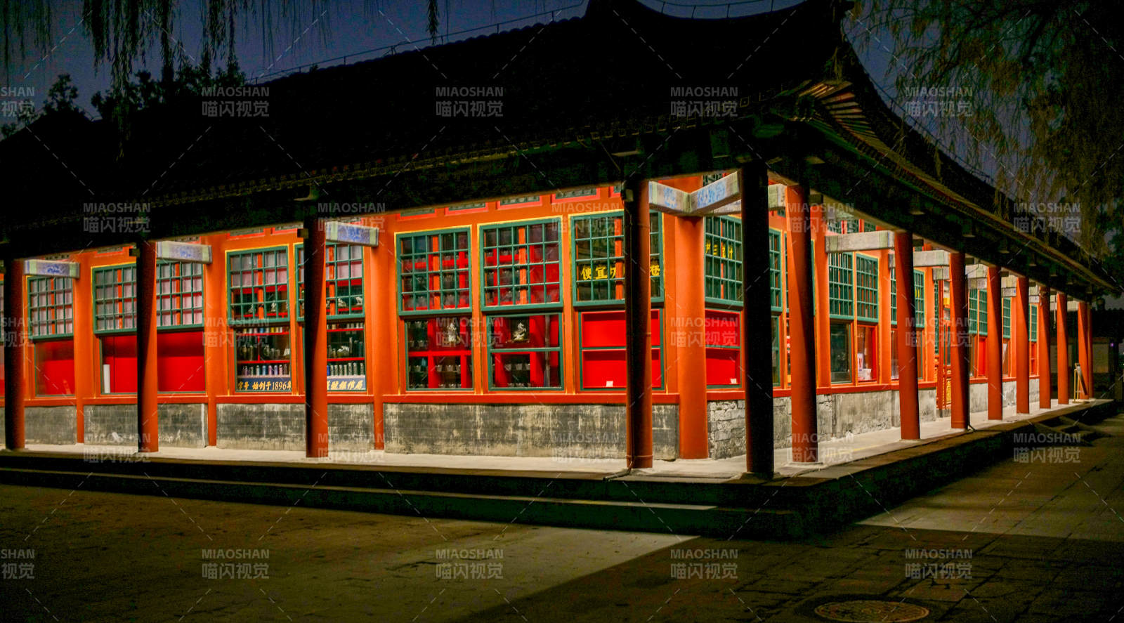 颐和园 红墙古建筑夜景图片