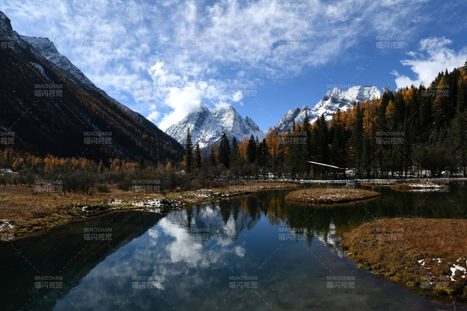 四姑娘山双桥沟雪山倒影湖光秋色图片