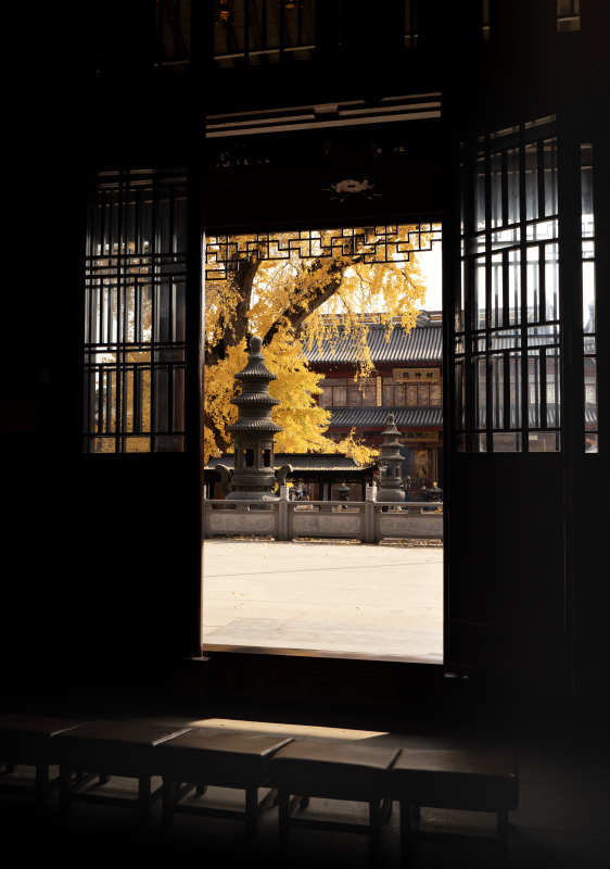 秋色映古寺图片