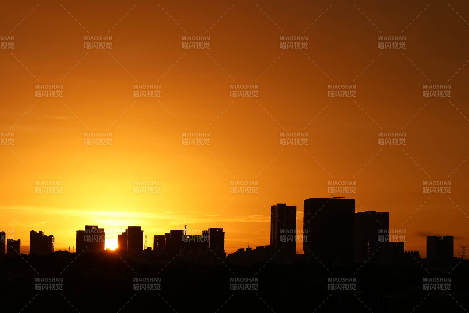 城市日落剪影图片