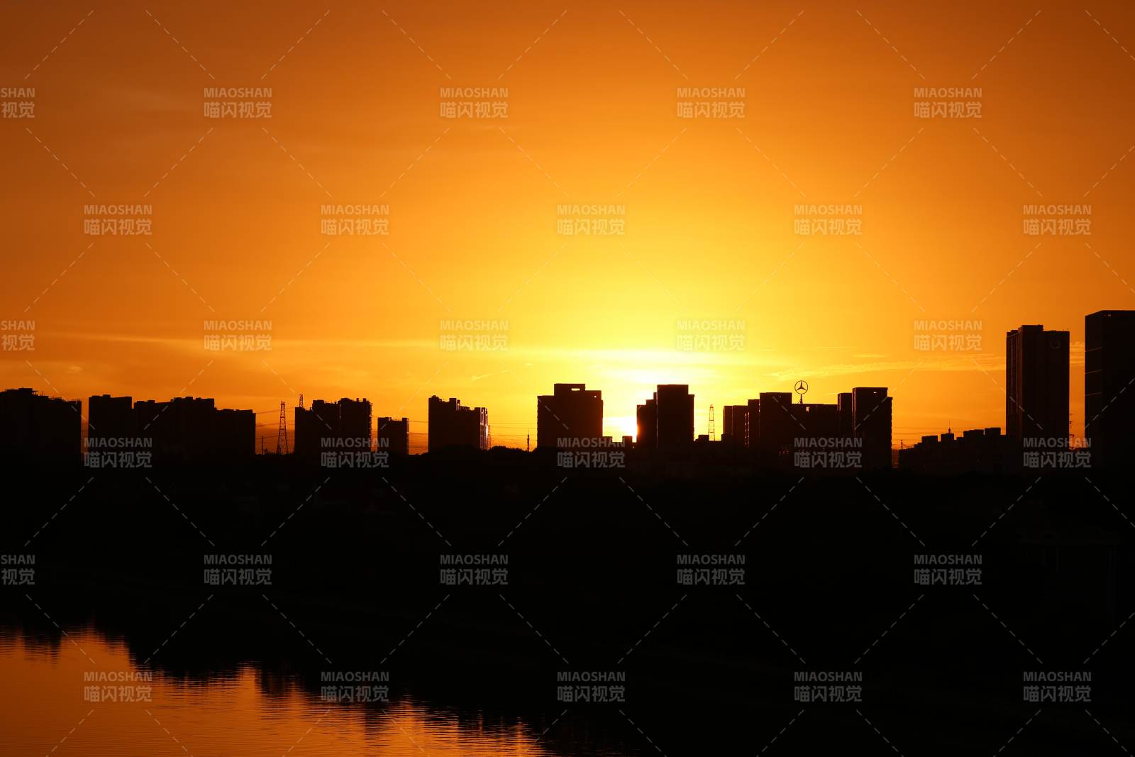 城市剪影日落图片