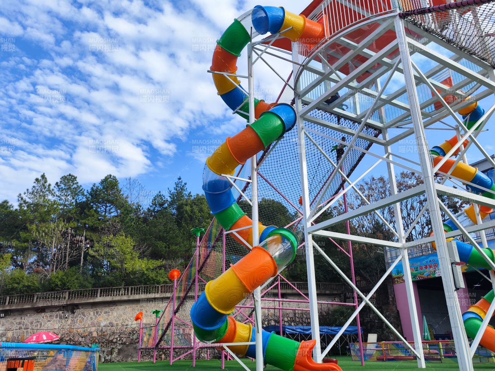 彩色滑梯乐园 | 彩虹乐园图片